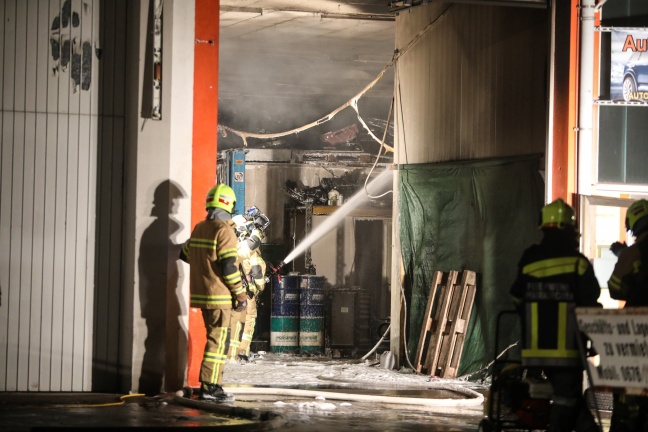 Brand in einer KFZ-Werkstätte in Bad Hall