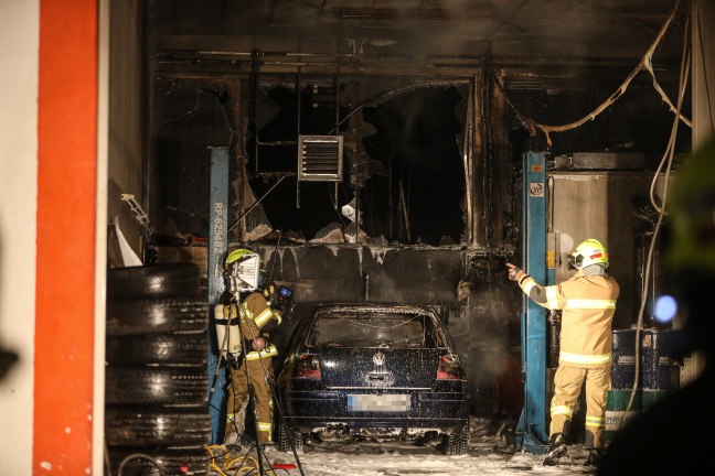 Brand in einer KFZ-Werkstätte in Bad Hall