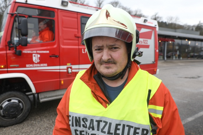 Brand in der Werkstätte eines Autohauses in Schlüßlberg