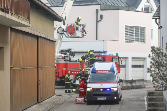 Personenrettung nach schwerem Sturz in einem Wohnhaus in Kremsmünster