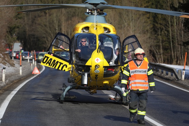 Schwerverletzter bei Verkehrsunfall auf der Steyrtalstraße in Micheldorf in Oberösterreich