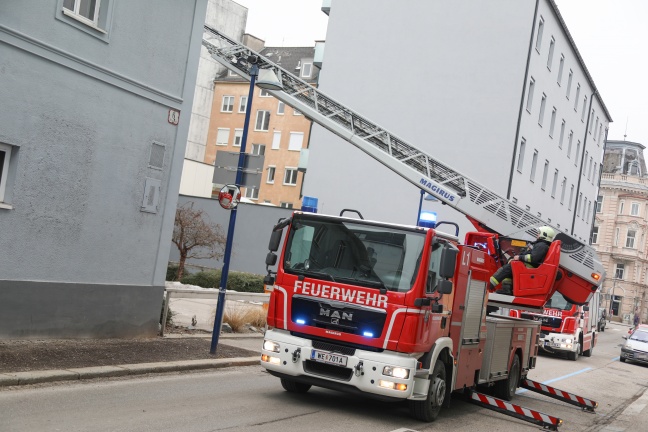 Feuerwehr bei Brandverdacht in Wels-Innenstadt im Einsatz