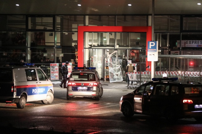 Bankomat aus Supermarktfiliale in Wilhering gestohlen