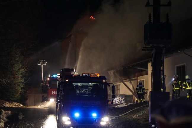 Großeinsatz der Feuerwehr bei Brand in einer Tischlerei in Wartberg an der Krems