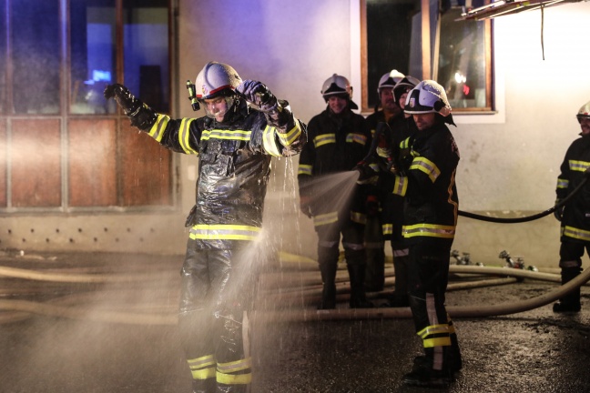 Großeinsatz der Feuerwehr bei Brand in einer Tischlerei in Wartberg an der Krems