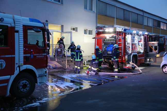 Brand in einem Gewerbebetrieb in Wels-Pernau