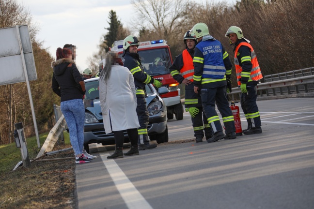 Auffahrunfall auf der Pyhrnpass Straße in Thalheim bei Wels fordert eine Verletzte