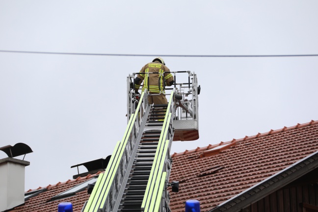 Sieben Feuerwehren bei Zimmerbrand in Geiersberg im Einsatz