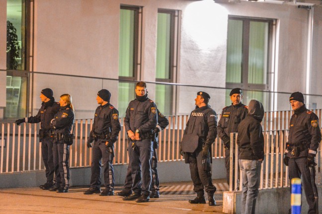 Randalierende Fußballfans sorgten für Großeinsatz der Polizei