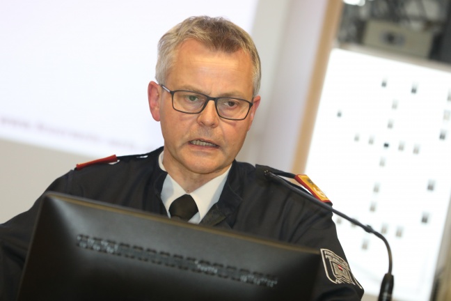 Werner Ferchhumer bei Vollversammlung der Feuerwehr Wels als Feuerwehrmann des Jahres ausgezeichnet