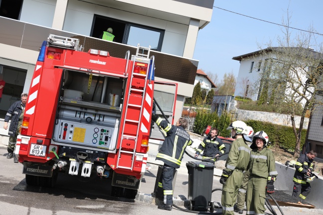 Fünf Feuerwehren bei Zimmerbrand in Bruck-Waasen im Einsatz