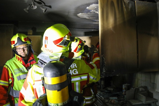 Küchenbrand in Pasching fordert Einsatz von drei Feuerwehren