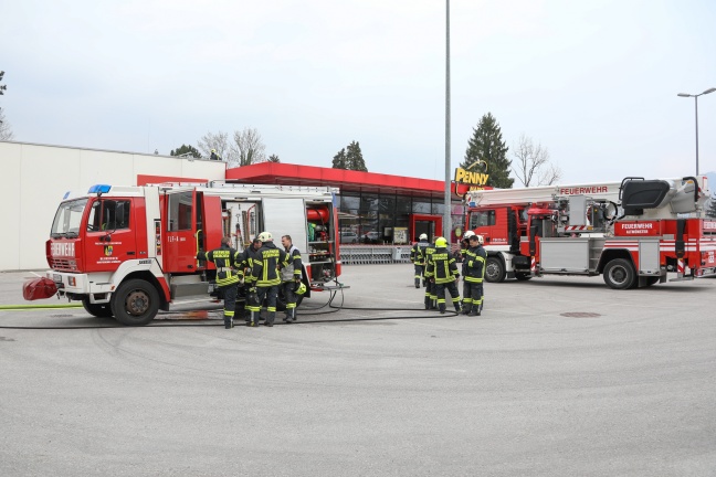 Großeinsatz der Feuerwehr bei Brand in einem Discounter in Altmünster