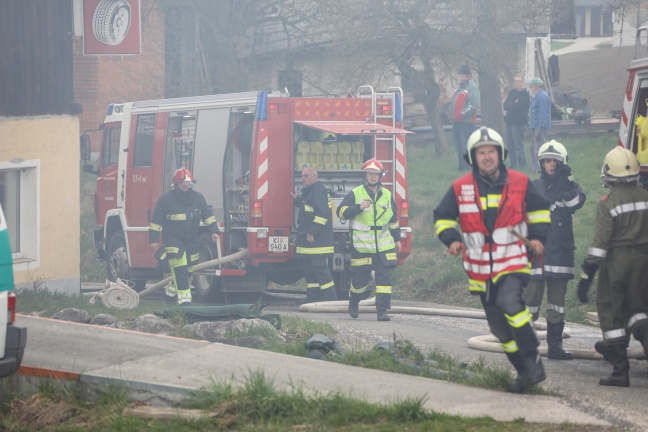 Großeinsatz bei Brand auf aufgelassenem Bauernhof in Schlierbach