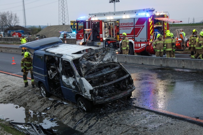 Sperre der Innkreisautobahn bei Haag am Hausruck nach Fahrzeugbrand