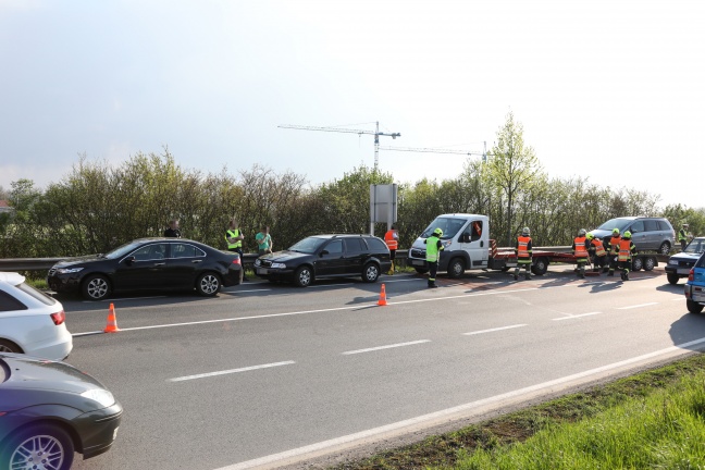 Auffahrunfall mit drei Fahrzeugen im dichten Abendverkehr in Marchtrenk