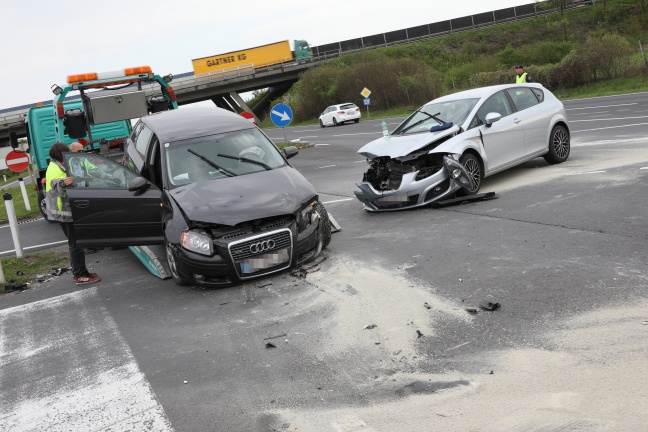 Drei Verletzte bei Verkehrsunfall in Wels-Puchberg