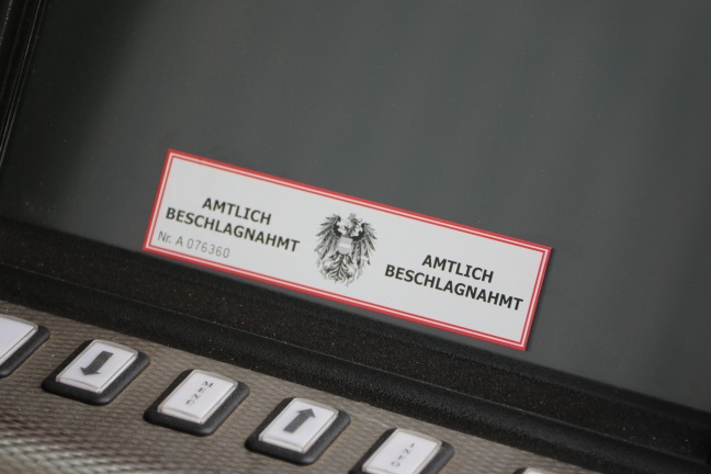Spielautomaten einbetoniert: Feuerwehr musste illegale Geräte aus Wettlokal schneiden