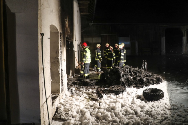 Drei Feuerwehren bei Garagenbrand auf einem Bauernhof in Rottenbach in Einsatz