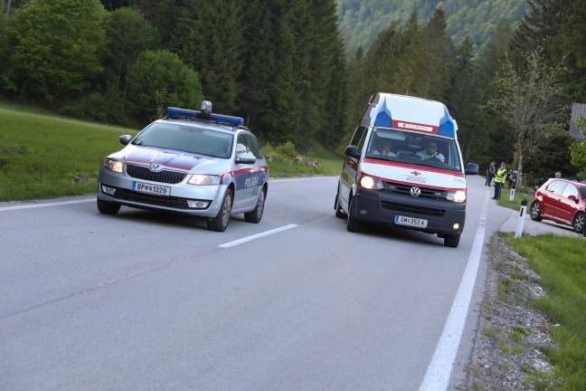 Motorradfahrer bei Unfall auf der Almseestraße in Grünau im Almtal schwer verletzt