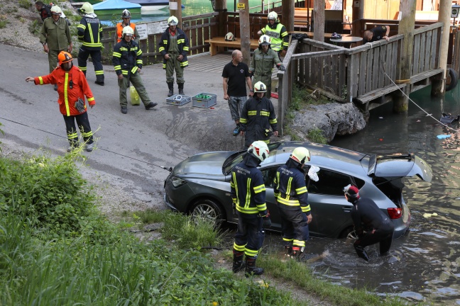 Auto nach Missgeschick in Stausee Klaus gestürzt und anschließend versunken