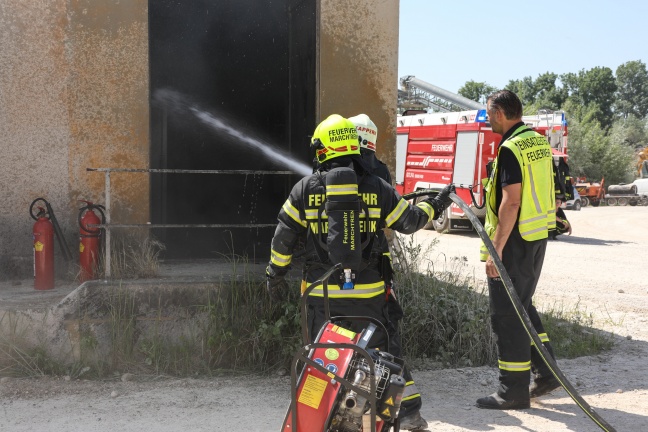 Drei Feuerwehren bei Brand in einem Schaltschrankraum in Marchtrenk im Einsatz