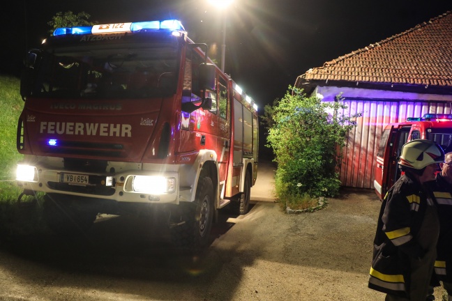 Vier Feuerwehren bei Traktorbrand in Atzbach im Einsatz
