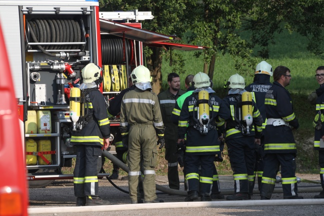 Sechs Feuerwehren bei Silobrand in Gaspoltshofen im Einsatz