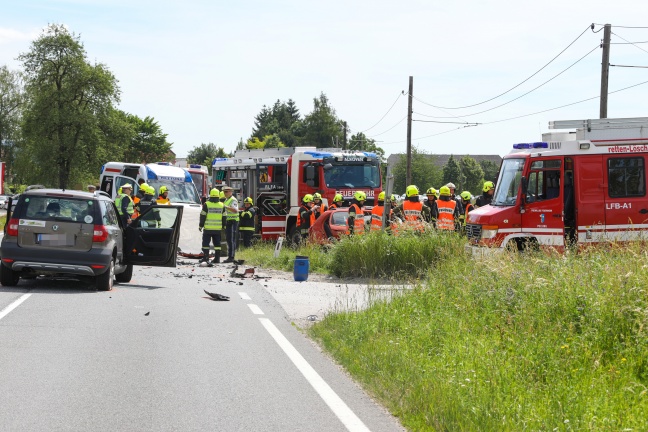 Mutter (36) starb bei tragischem Verkehrsunfall in Alkoven - Kind schwer verletzt