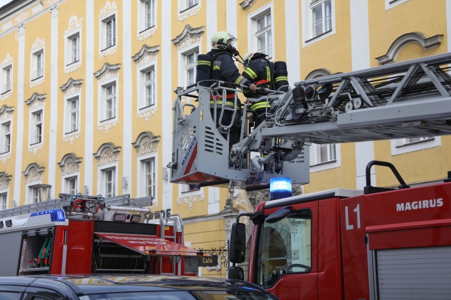 Küchenbrand am Stadtplatz in Wels von Feuerwehr schnell unter Kontrolle gebracht