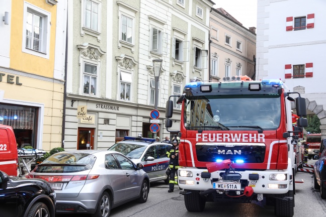 Küchenbrand am Stadtplatz in Wels von Feuerwehr schnell unter Kontrolle gebracht
