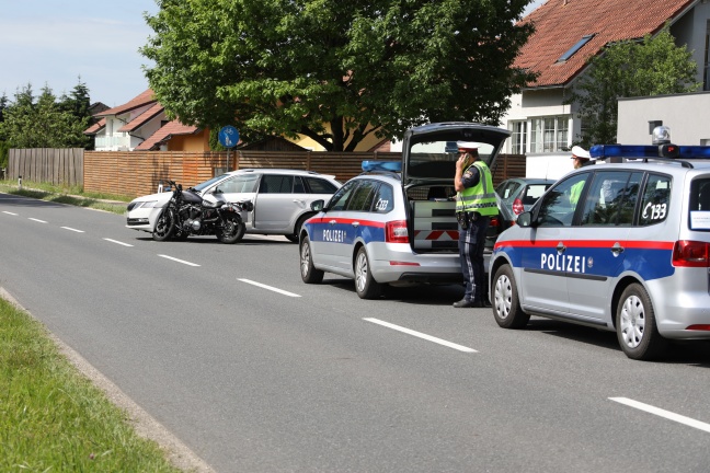 Motorradlenker bei Kollision mit Auto in Neuhofen an der Krems verletzt