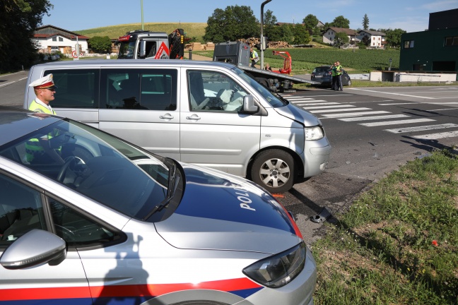 Zwei Verletzte bei Kreuzungscrash in Thalheim bei Wels