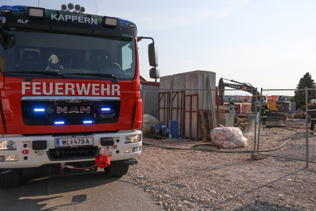 Brand eines Baucontainers in Marchtrenk sorgt für Einsatz der Feuerwehr