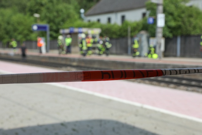 Person auf der Westbahnstrecke in Oftering von Zug erfasst und getötet