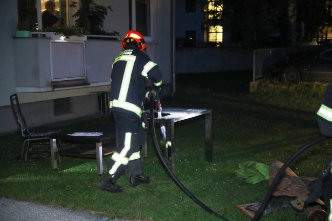 Drei Feuerwehren bei Brand in einer Wohnung in Scharnstein im Einsatz