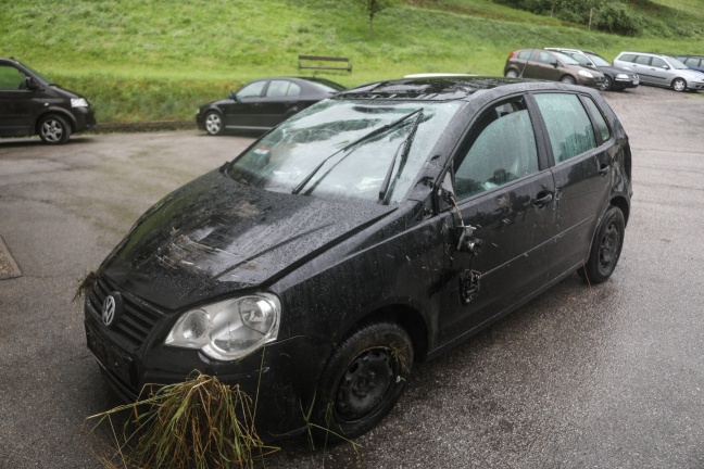 Autolenkerin bei Fahrzeugüberschlag in Scharnstein schwer verletzt