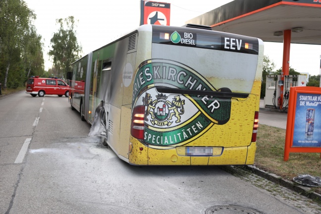 Brand eines Linienbusses in Wels-Neustadt sorgt für Einsatz von Feuerwehr