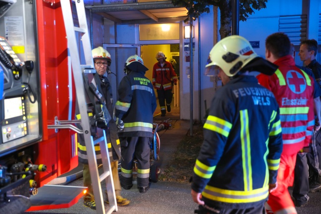 Balkonbrand in Wels-Vogelweide beim Eintreffen der Feuerwehr bereits weitgehend gelöscht