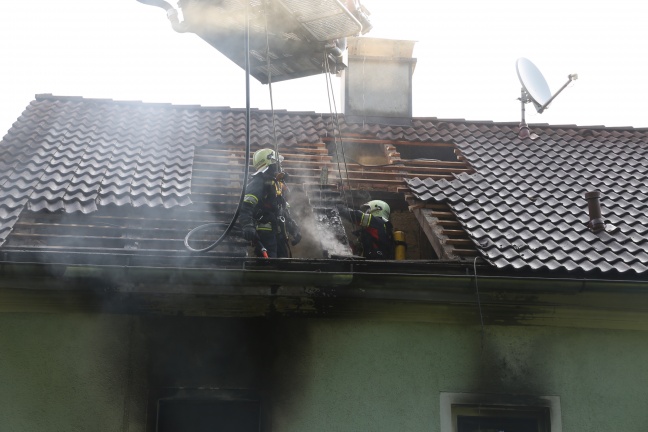 Nach ausgedehntem Wohnhausbrand standen Feuerwehren in Kremsmünster nochmals im Löscheinsatz
