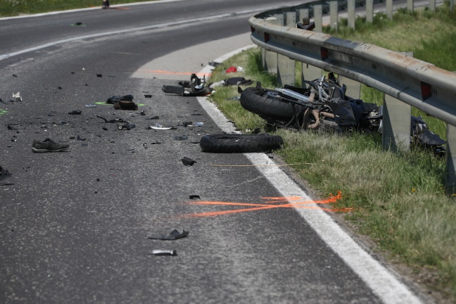 Motorradlenker (48) bei Kollision mit Auto in Ungenach tödlich verunglückt