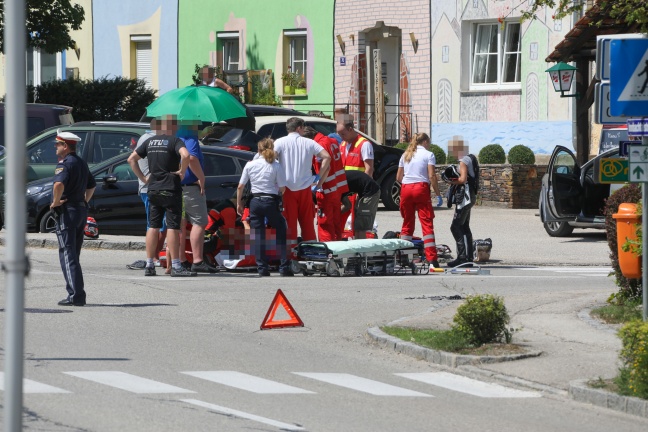 Notarzthubschraubereinsatz nach Verkehrsunfall zwischen PKW und Moped in Kematen am Innbach