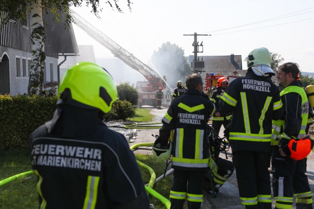 Sechs Feuerwehren bei Brand eines Wohnhauses in St. Marienkirchen am Hausruck im Einsatz