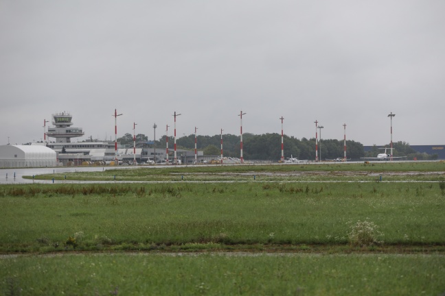Jugendliche blendeten Piloten während Landeanflug auf Flughafen in Hörsching mit Laserpointer