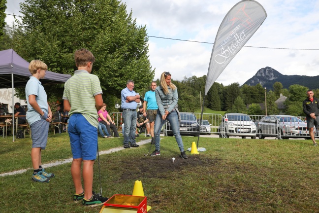 71 sportliche Teilnehmerinnen und Teilnehmer bei "Grünau golft ..." in Grünau im Almtal