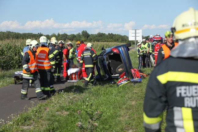 Schwerer Verkehrsunfall auf der Wiener Straße bei Hörsching fordert drei Verletzte