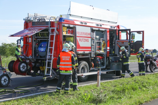 Schwerer Verkehrsunfall auf der Wiener Straße bei Hörsching fordert drei Verletzte
