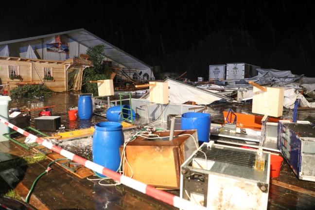 Zwei Tote und 120 Verletzte: Sturm fegt Festzelt in St. Johann am Walde weg