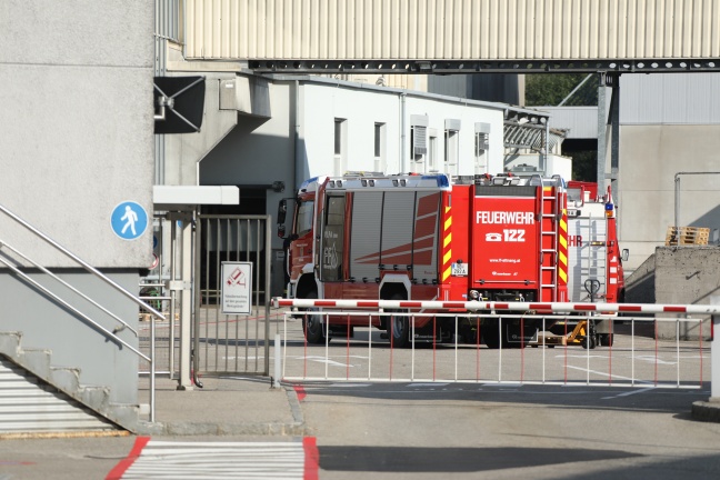 Drei Feuerwehren bei Brand in einem Gewerbebetrieb in Attnang-Puchheim im Einsatz