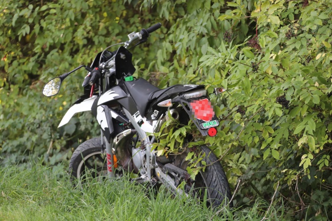 Notarzthubschrauber nach Sturz eines jungen Mopedlenkers in Pettenbach im Einsatz